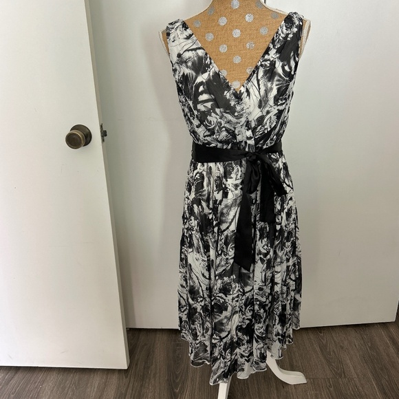 Sleeveless Ann Myra Dress L - Picture 1 of 8